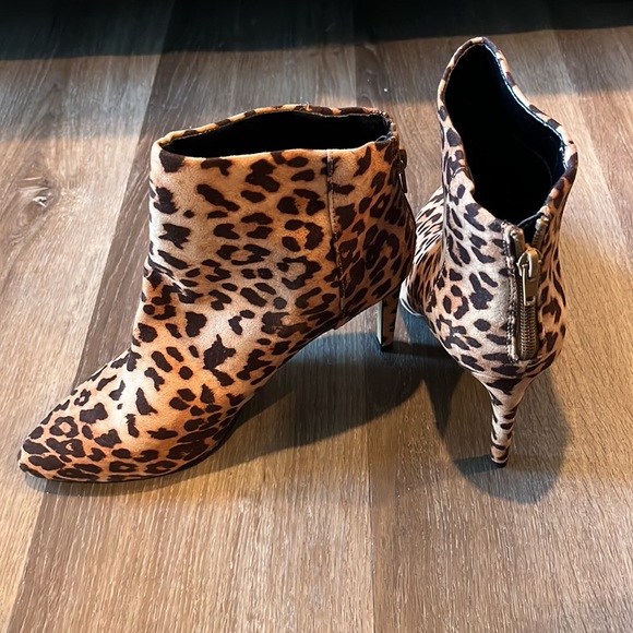 Express Animal Print Booties - Picture 2 of 7